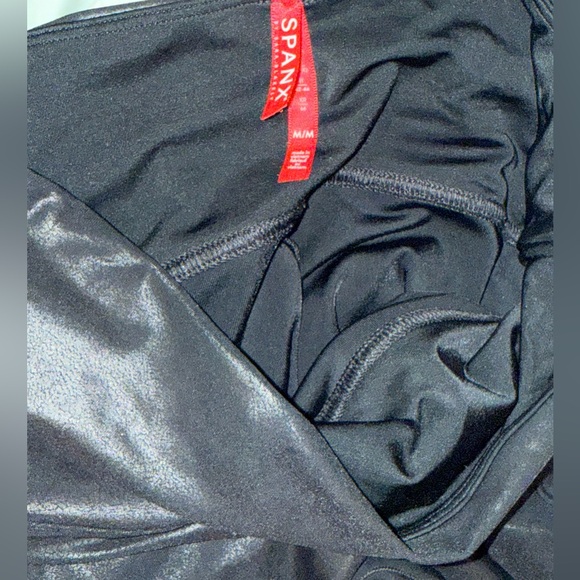 Excellent Pristine SPANX faux leather biker shorts size: medium - Picture 11 of 14